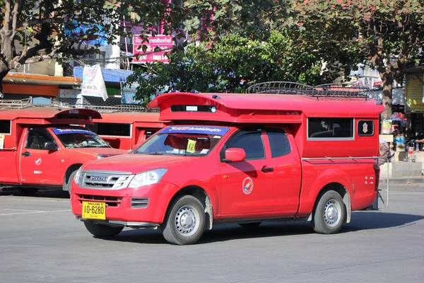 Red taxi Chiang Mai, dla pasażerów z dworca autobusowego — Zdjęcie stockowe