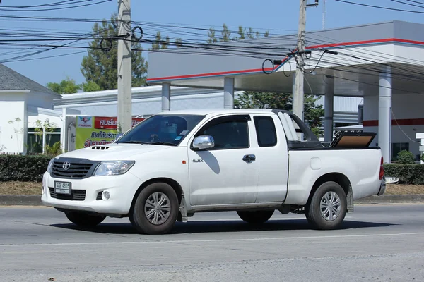 Pickup prywatny samochód, Toyota Hilux. — Zdjęcie stockowe