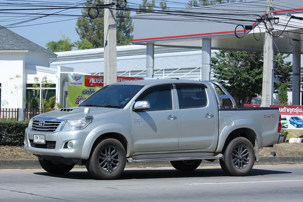 Pickup prywatny samochód, Toyota Hilux. — Zdjęcie stockowe