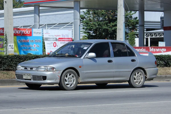 Приватному автомобілі Mitsubishi Lancer. — стокове фото