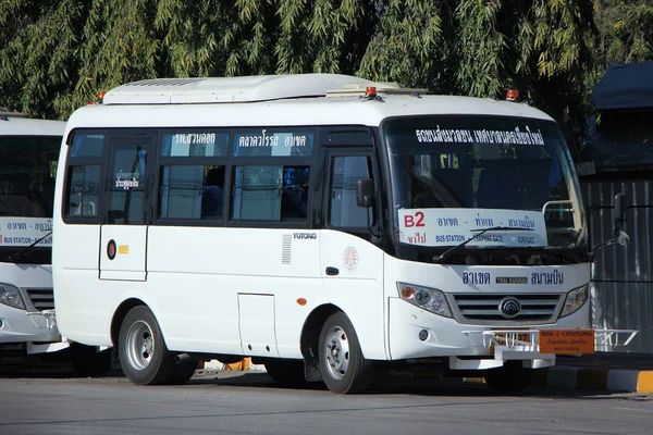 Компанією Yutong міні-автобус — стокове фото
