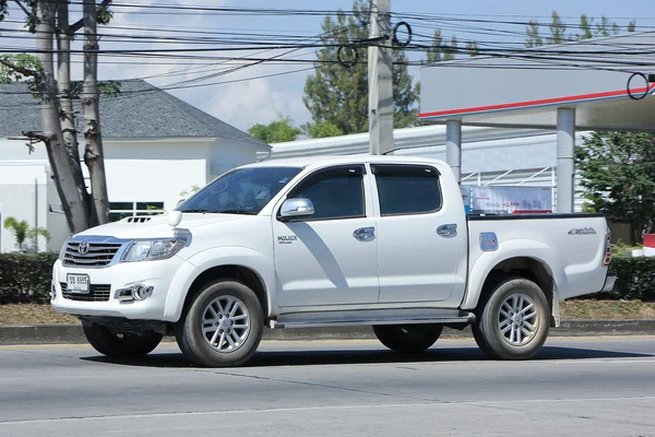 Pickup prywatny samochód, Toyota Hilux. — Zdjęcie stockowe