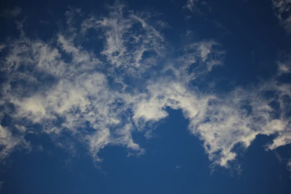 云和天空的景观 — 图库照片