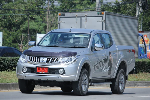 Prywatny samochód, Mitsubishi L200. — Zdjęcie stockowe