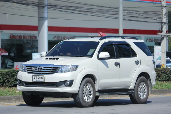 Частный внедорожник, Toyota Fortuner . — стоковое фото