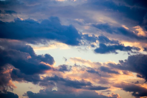 Cloud stvol na slunce doba náběhu — Stock fotografie