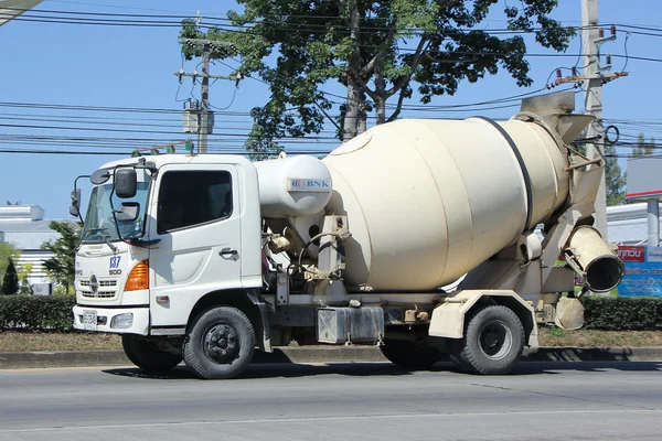 Caminhão de concreto da empresa de produtos de concreto Chiangmai . — Fotografia de Stock