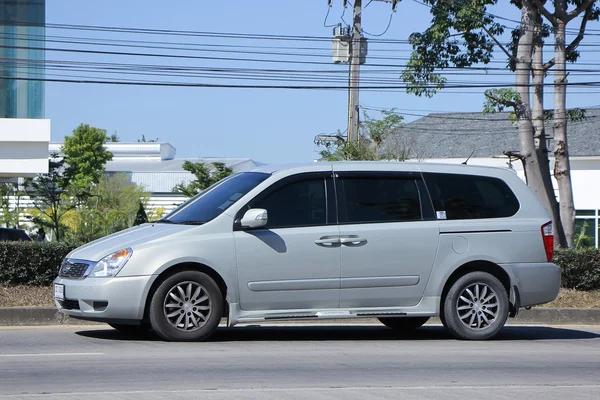 Soukromý vůz Mpv, Kia Grand Carnival. — Stock fotografie