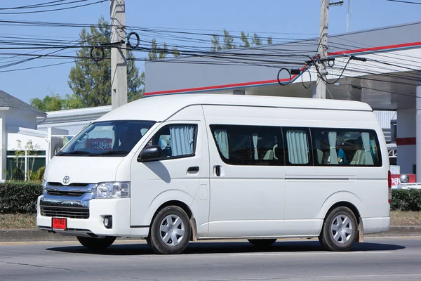 Пригородный микроавтобус Toyota — стоковое фото
