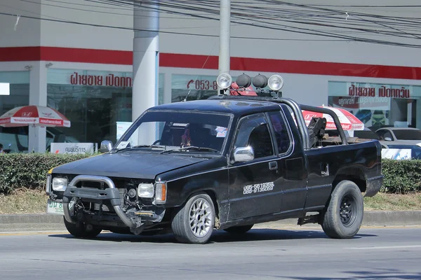 Camion de remorquage privé pour mouvement de voiture d'urgence . — Photo