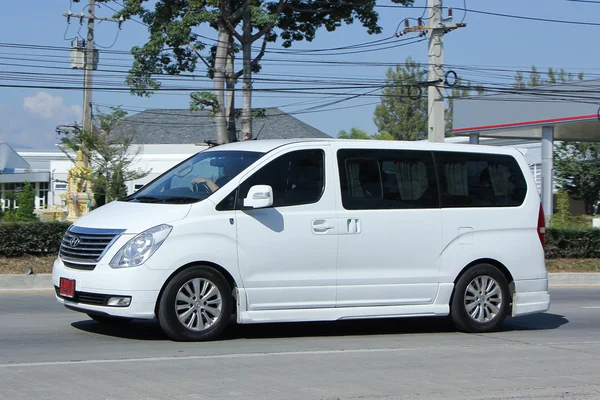 Camioneta privada. Hyundai H-1, H1 — Foto de Stock