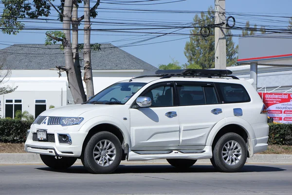 Mitsubishi Pajero позашляховик автомобілів. — стокове фото