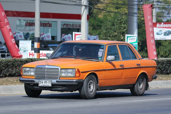 Carro velho privado de Mercedes-Benz — Fotografia de Stock