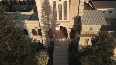 Aktif manastır Latrun 19. yüzyılda inşa edildi..