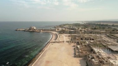 Caesarea antik şehrinin havadan görünüşü.