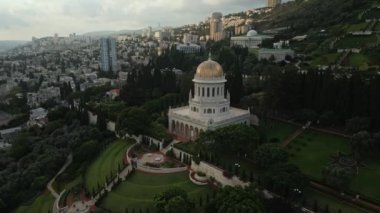 Carmel 'deki Hayfa' daki Bahai Dünya Merkezi.
