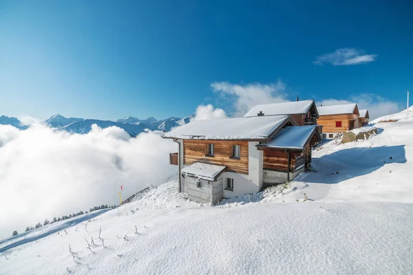 Vista del pueblo suizo de los Alpes Bettmeralp en Canton Vaud. Es uno de los famosos centros de deportes de invierno cerca del patrimonio de la Unesco Glaciar Aletch. — Foto de Stock