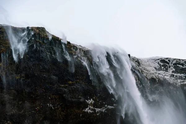 Islandês cachoeira Seljalandsfoss tempo de inverno — Fotografia de Stock