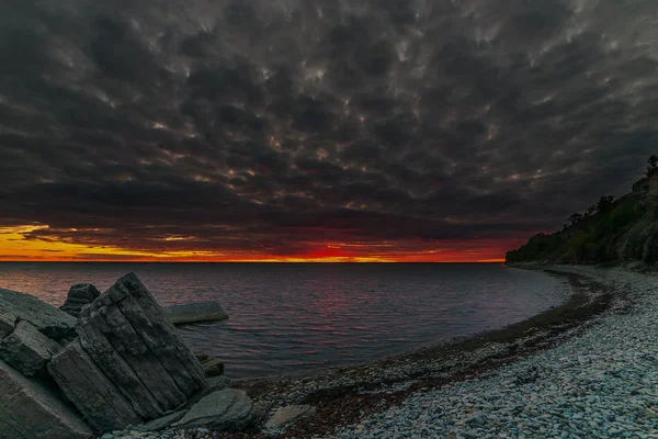 Vacker solnedgång över havet — Stockfoto