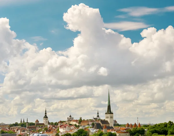 Zomer zicht op oude stad. Estland, Tallinn. — Stockfoto