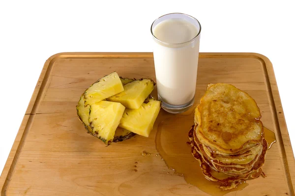 Delicious pancakes on a wooden table — Stock Photo, Image