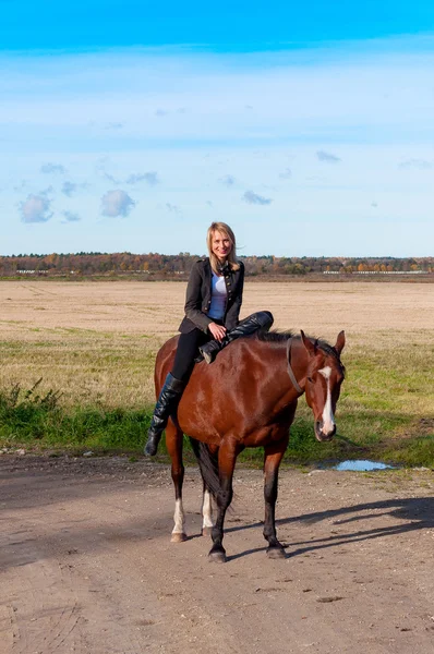 Beautiful woman walking with horse — Stock Photo, Image