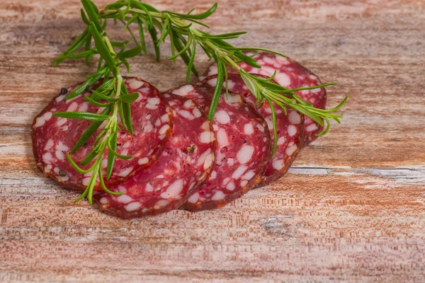 Salam dilimleri biber ve biberiye ile