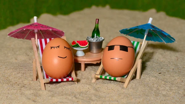 Easter funny eggs under umbrella — Stock Photo, Image