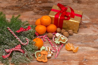 Mandalina, hediye kutusu ve şeker