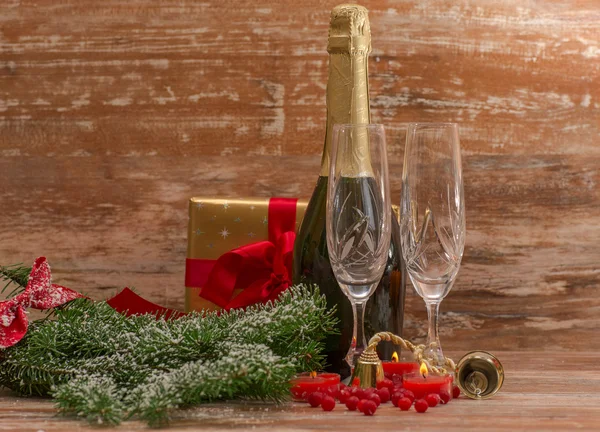 Verres de champagne prêts à apporter au Nouvel An — Photo