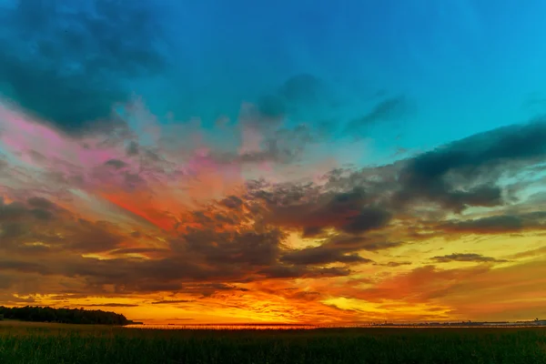 Tramonto luminoso e colorato — Foto Stock