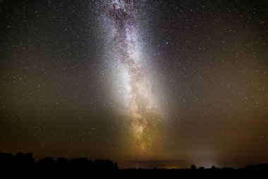 Gece gökyüzündeki yıldızlar.