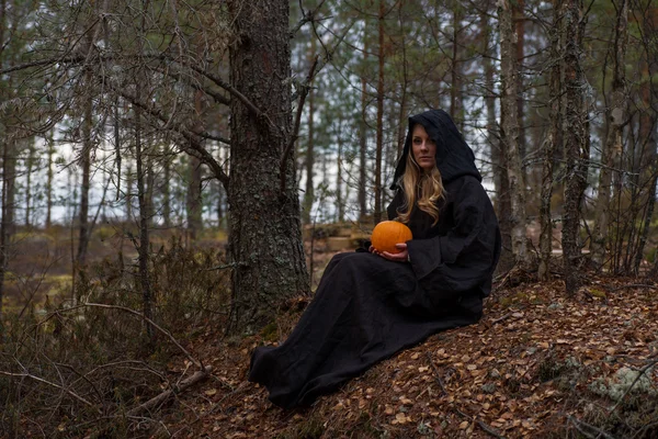 Woman with pumpkin in forest — Stock Photo, Image