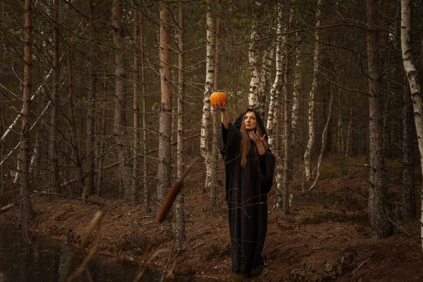 Woman with pumpkin in forest — Stock Photo, Image