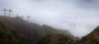 Dağ doruklarına Krasnaya Polyana, köyün Rosa Khutor, kış sporları beldesi Soçi, Krasnodar Krayı, Rusya, Kafkasya