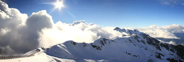 Picos Montaña Del Cáucaso Krasnaya Polyana Pueblo Rosa Khutor Estación — Foto de Stock