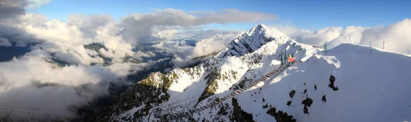 Picos Montanhosos Cáucaso Krasnaya Polyana Aldeia Rosa Khutor Resort Esportes — Fotografia de Stock