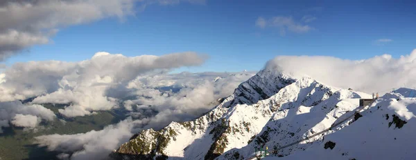 Picchi Montuosi Del Caucaso Krasnaya Polyana Villaggio Rosa Khutor Località — Foto Stock