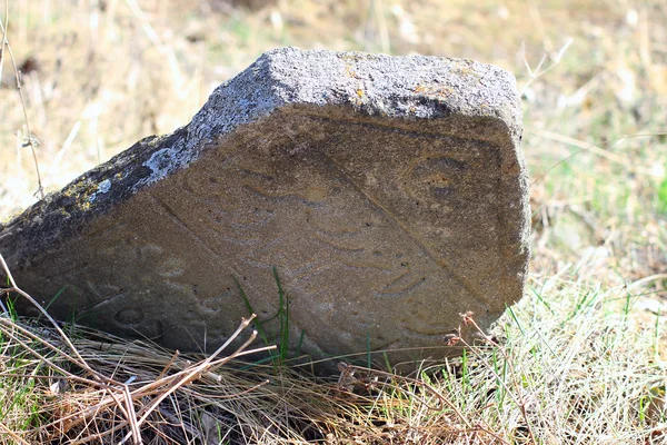Pedra tumular antiga com inscrições árabes — Fotografia de Stock
