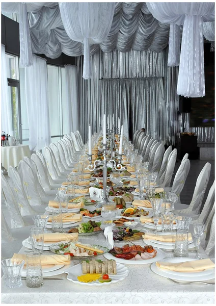 restoranda sunulan düğün tablo