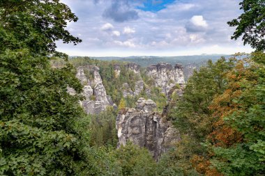 Bastei Vadisi, Sakson İsviçre, Almanya 'nın masa dağlarının manzarası