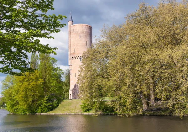 Věž nad rybník — Stock fotografie