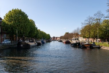 MAVNA ve şehir kanal teknede