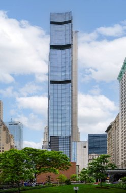 Manhattan 'ın Finansal Bölgesi' nde Elizabeth H. Berger Plaza yakınlarında bir gökdelen. Yüksek kalite fotoğraf