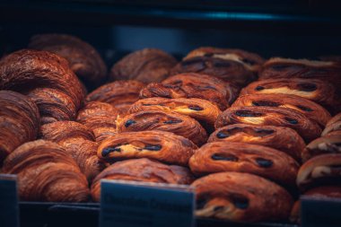 Çikolatalı kruvasan.