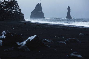 Reynisfjara Kara Kum Sahili, Vik, İzlanda, Kuzey Atlantik Okyanusu