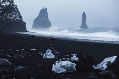 Reynisfjara Kara Kum Sahili, Vik, İzlanda, Kuzey Atlantik Okyanusu