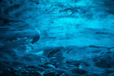 Jokulsarlon buzullarındaki mağaralarda mavi buz dokusu, İzlanda, Kuzey Atlantik Okyanusu