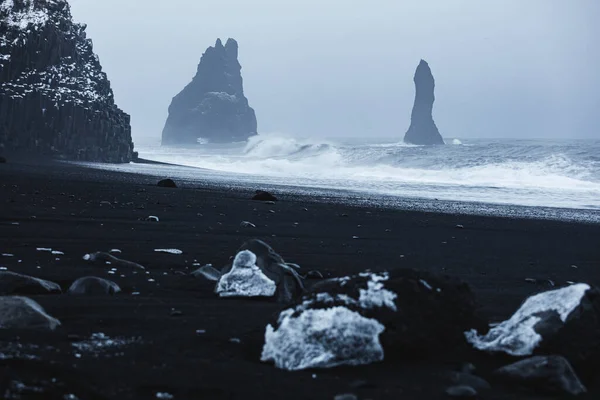 Блэк Бич Рейхаара Вик Исландия Северная Атлантика — стоковое фото