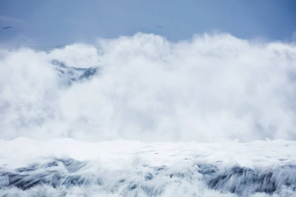 Onde Sulla Spiaggia Sabbia Nera Vik Islanda Oceano Atlantico Settentrionale — Foto Stock